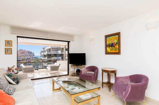 Location appartement Régates Royales de Cannes 2024 J -142 - Details - GRAY 5A1